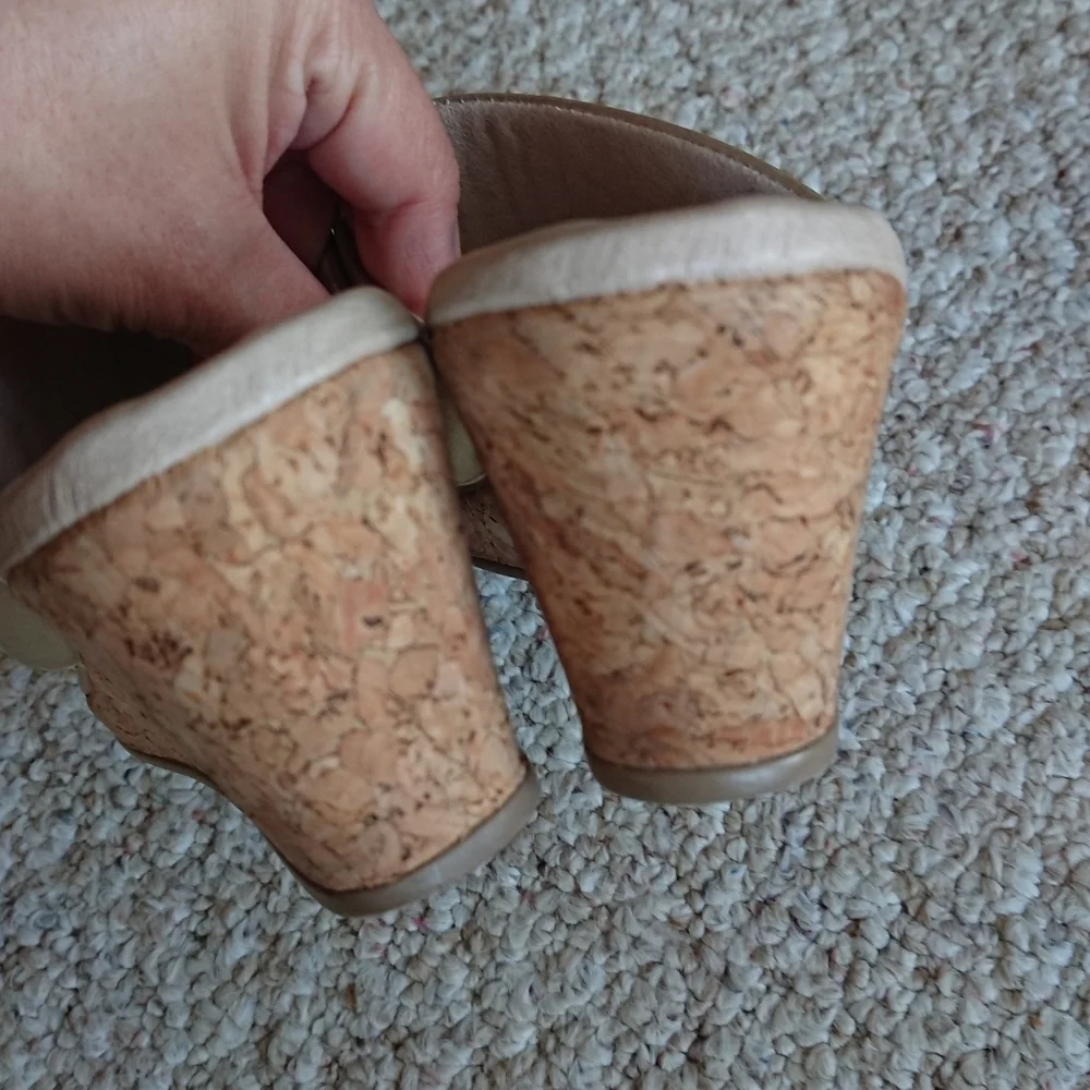 Malu gold tone Renay 2 bands Comfort Wedge Slides size 7